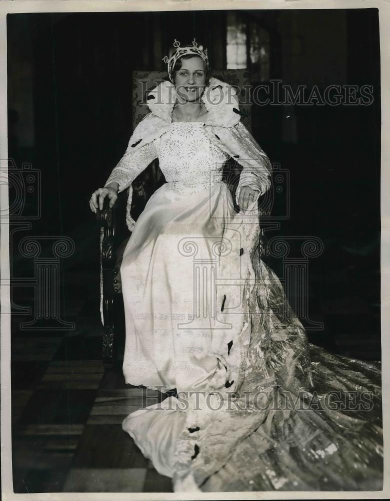 1935 Press Photo Miss Nadeine Retter Popular Coed On Campus Of Temple University - Historic Images