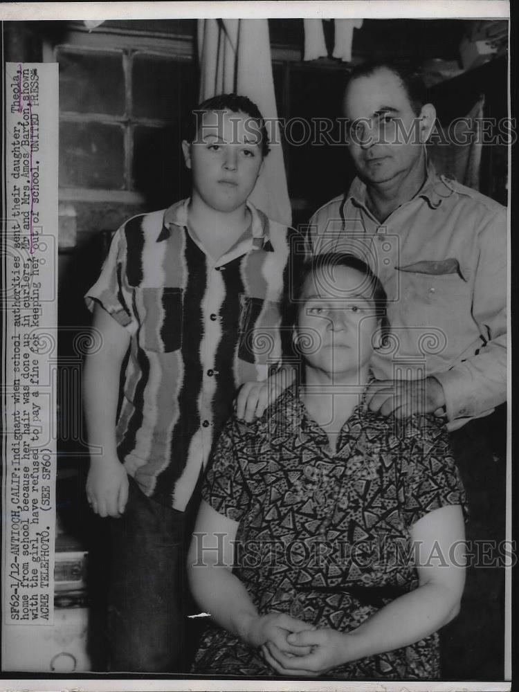 1952 Press Photo Amos Barton Family Refuses to Pay School Fine - Historic Images