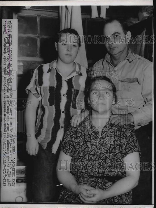 1952 Press Photo Amos Barton Family Refuses to Pay School Fine - Historic Images