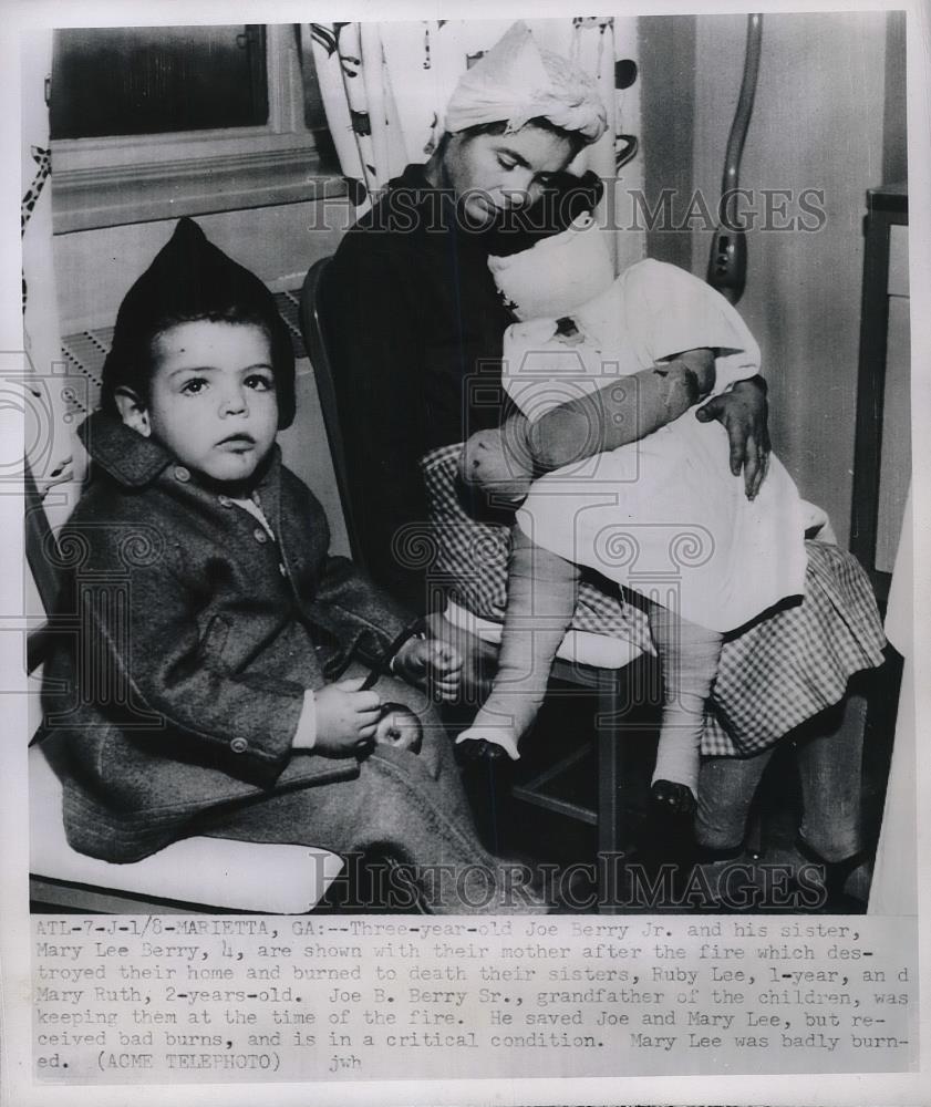 1951 Press Photo Joe Berry Jr., Sister Mary Lee Berry, Mother, Fire Victims - Historic Images