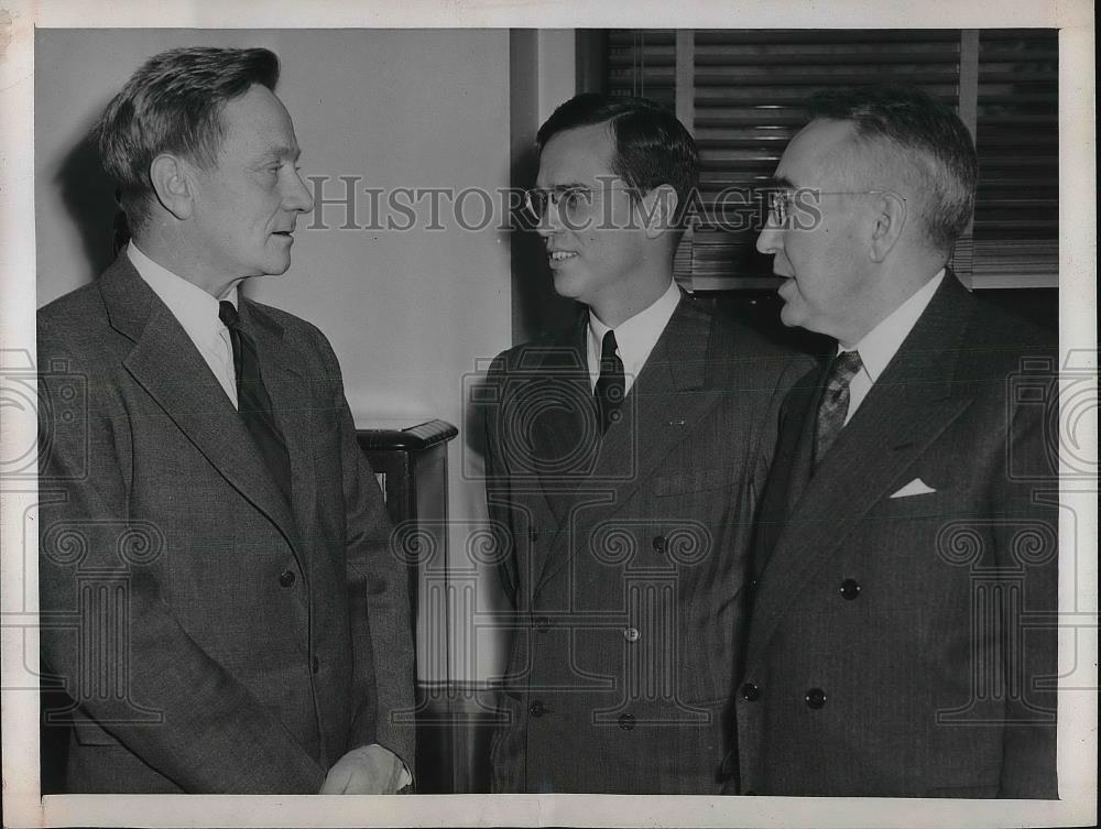 1945 Press Photo Justice of Supreme Court William O. Douglas Herbert Gaston - Historic Images