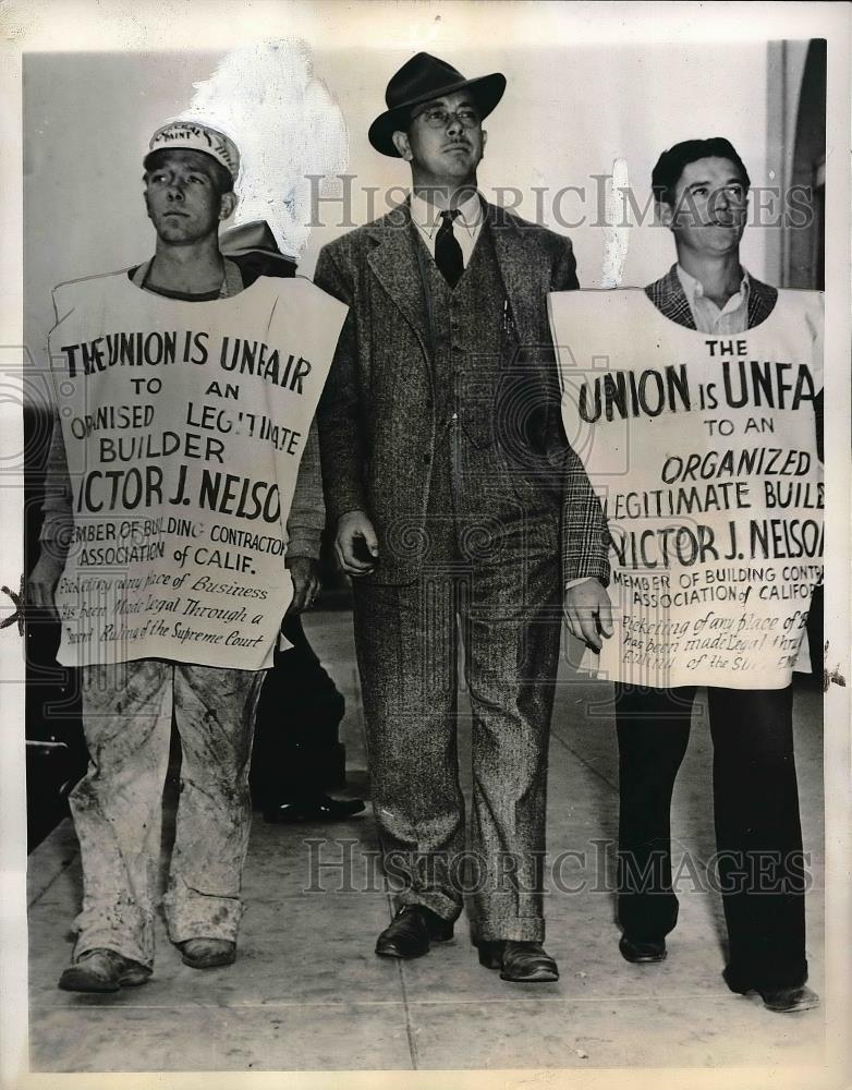 1940 Press Photo Employees Of Victor Nelson Building Contractor Strike Picket - Historic Images