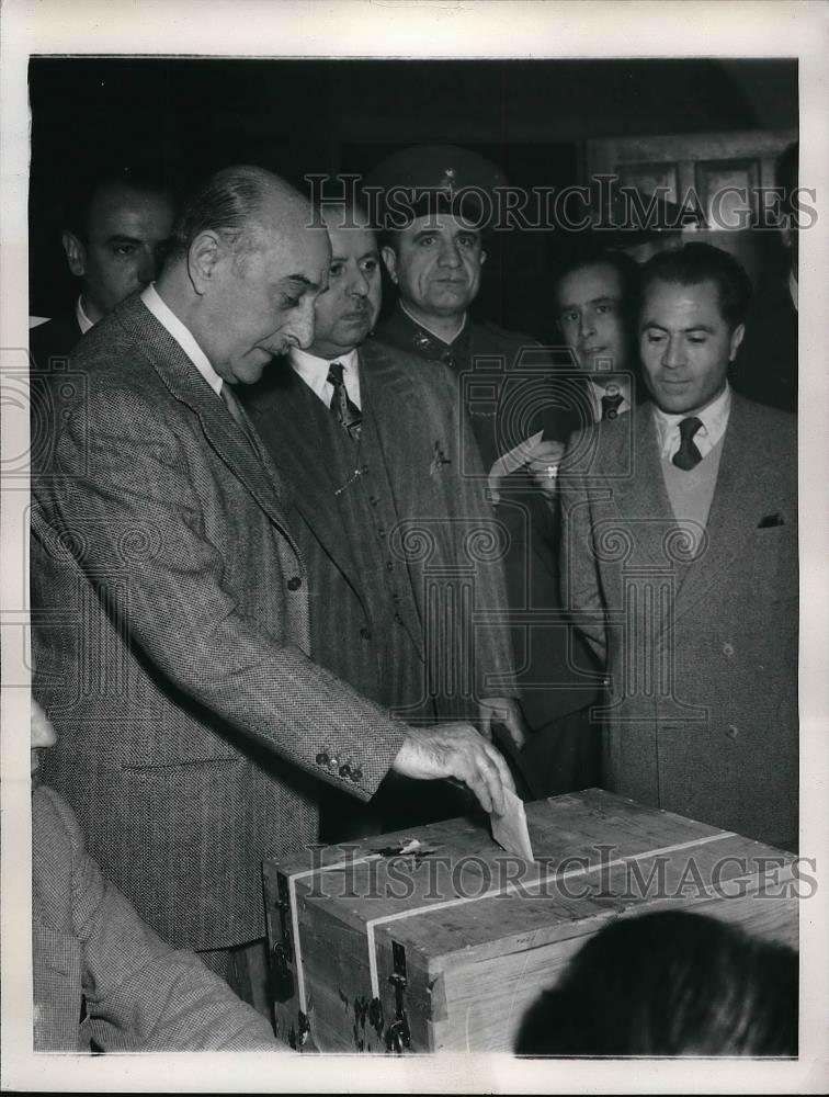 1952 Press Photo Marshall Alexander Papagos, leader of Greek Rally party, voting - Historic Images