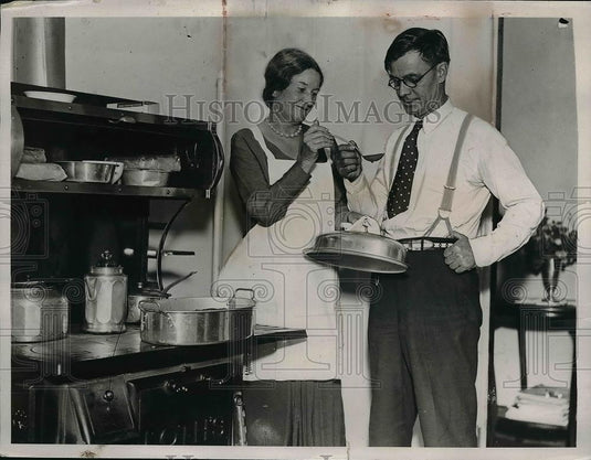 1935 Press Photo Governor Eugene Talmadge Samples Wife's Cooking - Historic Images