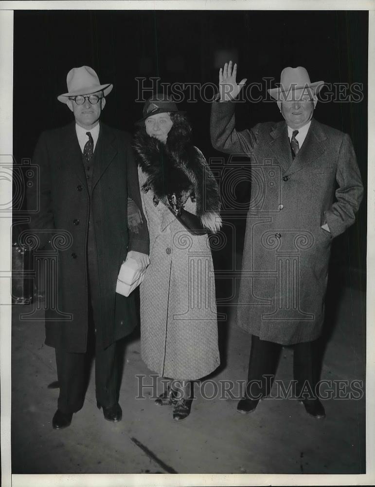 1934 Press Photo VP &amp; Mrs. John Nance Garner &amp; son, Tulley, in Washington - Historic Images