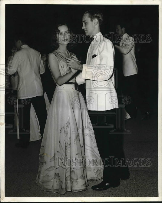 1942 Press Photo Paulina Longworth danced with Dick Herr in Caomargo Club. - Historic Images