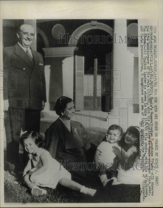 1961 Press Photo Spains Generalissimo Francisco Franco & His Family - Historic Images