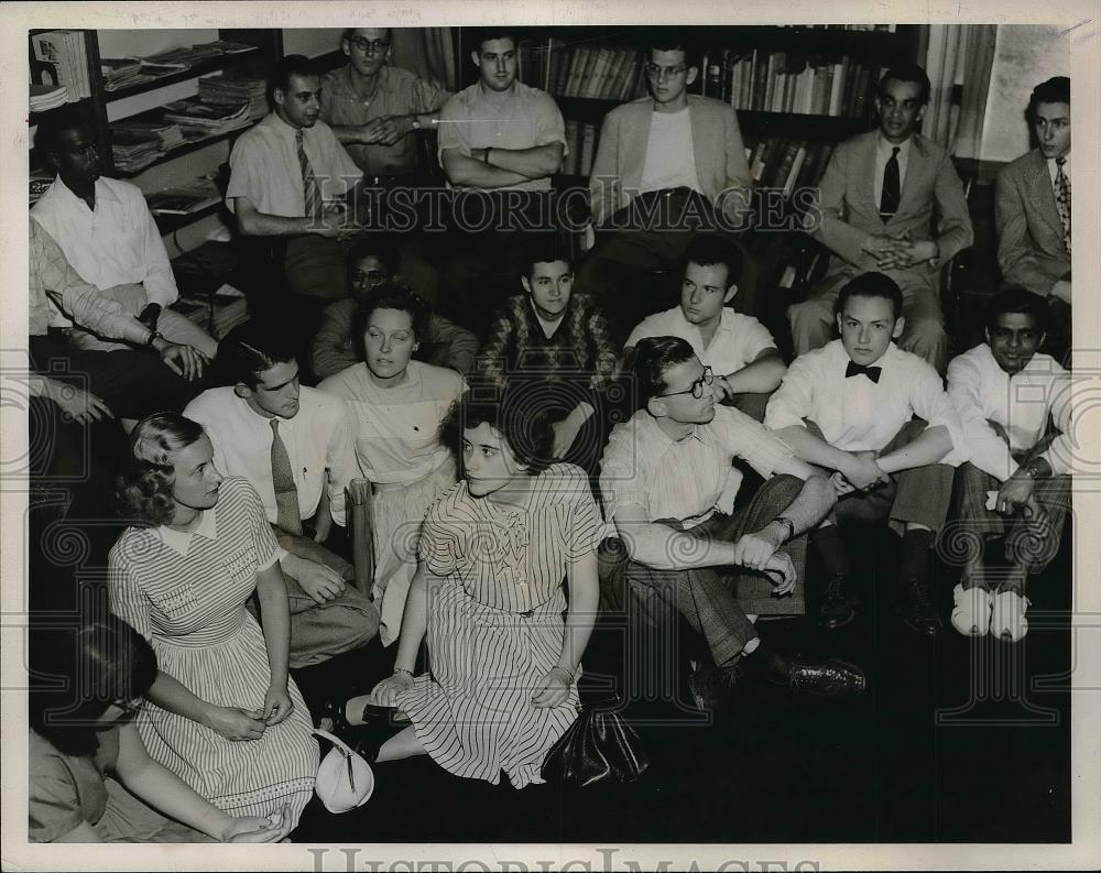 1947 Press Photo Foreign students at school in Cleveland - Historic Images