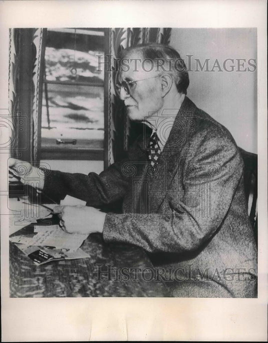 1954 Press Photo WI Secretary of State Zimmerman Signs McCarthy Recall Petition - Historic Images