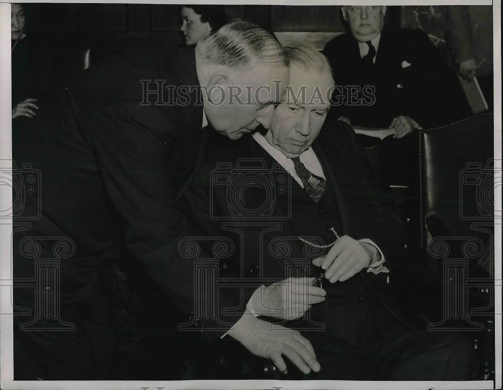 1938 Press Photo Charles Kramer and Sec. Roper - Historic Images