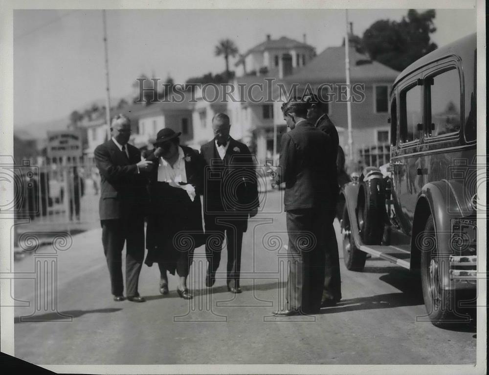 1934 Press Photo Mooney Sister weeps at Funeral John and Anne Mooney - Historic Images