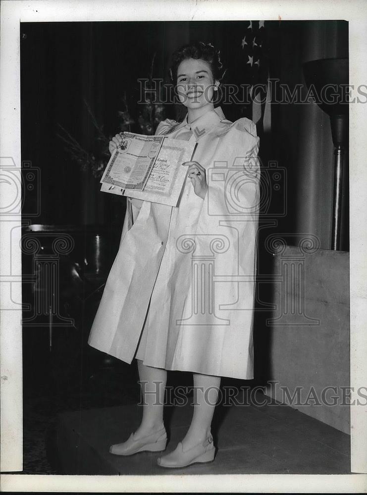 1943 Press Photo Madeline Rogers, National Sewing Contest, Airplane Cloth Cape - Historic Images