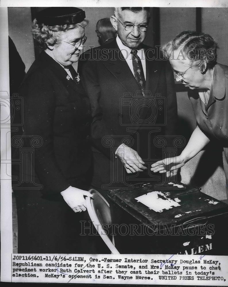 1956 Press Photo Former Interior Secretary Douglas McKay, Mrs. McKay, R. Calvert - Historic Images