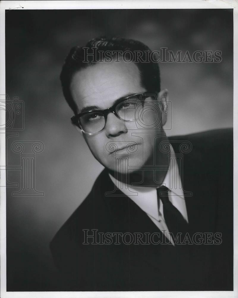 1964 Press Photo Ross R. Aikin, Manager, Sales Training, Towmotor Corporation - Historic Images