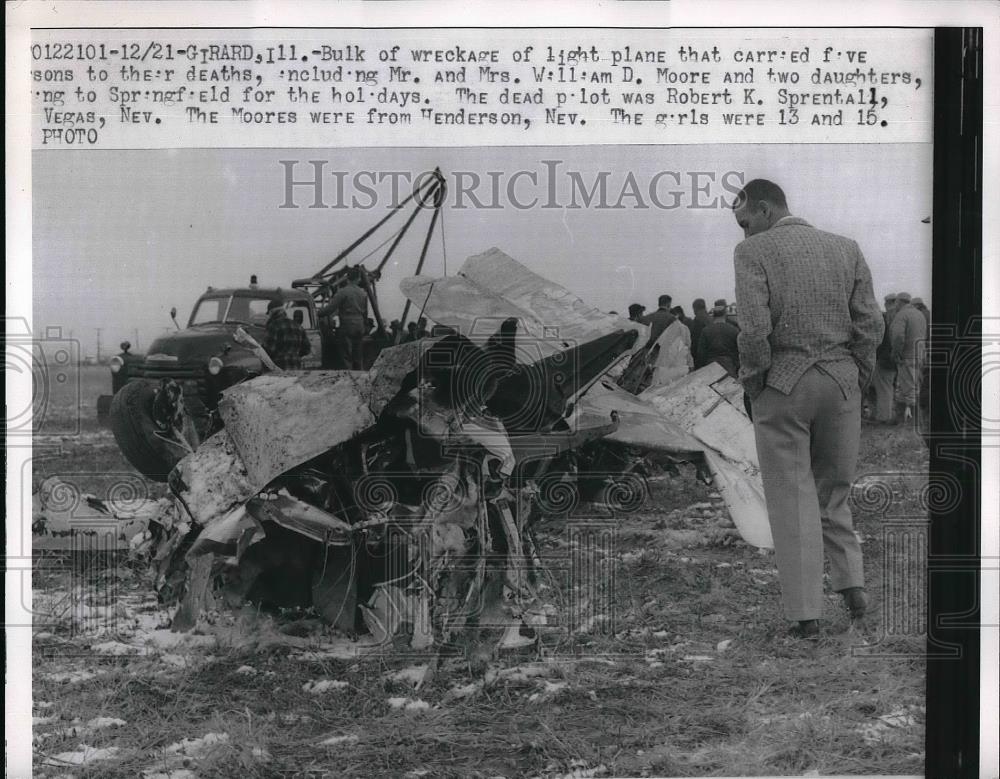 1960 Press Photo Wreckage of Small Plane Carrying Mr William Moore & Family - Historic Images