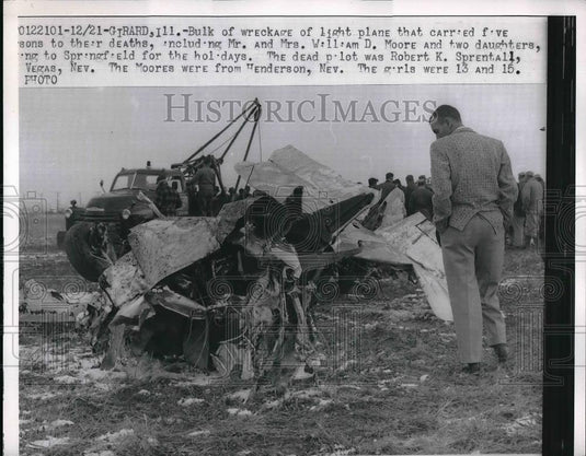 1960 Press Photo Wreckage of Small Plane Carrying Mr William Moore & Family - Historic Images