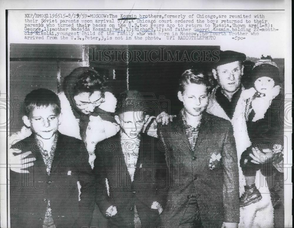 1959 Press Photo The Kozmin Brothers are reunited with their Soviet parents - Historic Images