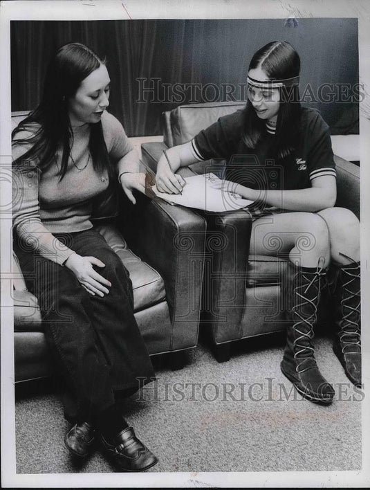 Press Photo Sue Holloway and Diane Broxan - Historic Images