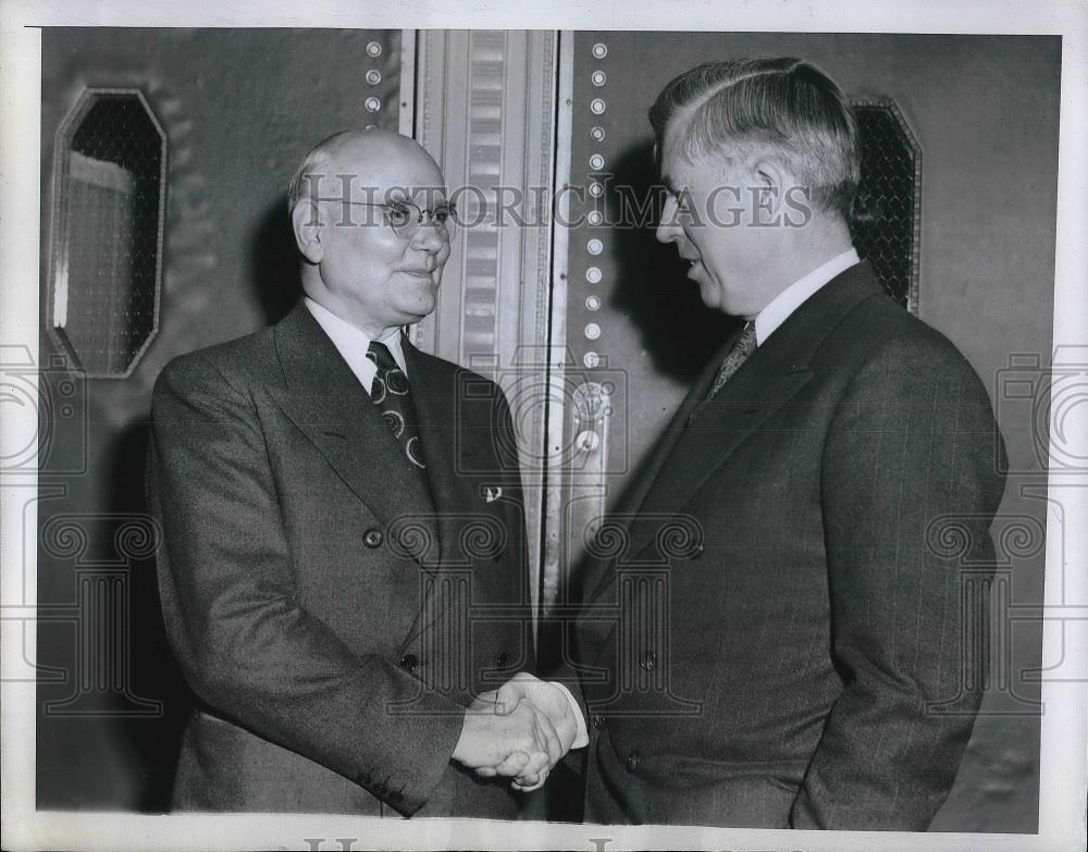 1945 Press Photo Van Bittner, Henry Wallace At National Assn. Manufacturers Mtg. - Historic Images