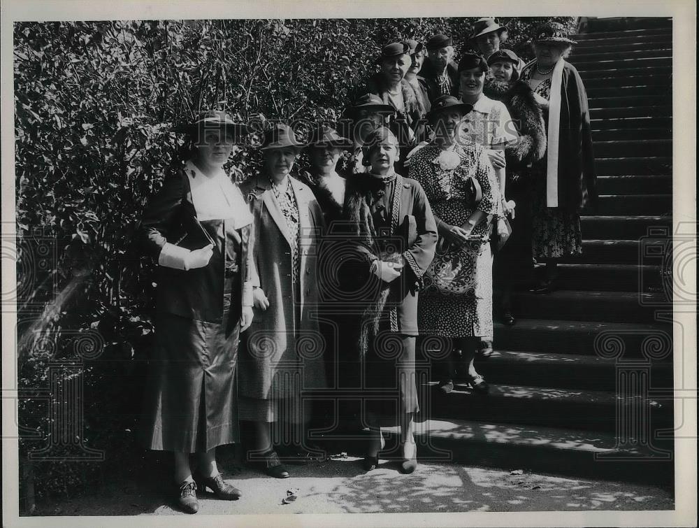 1935 Press Photo Ladies at Garden Center White Elephant Sale - Historic Images