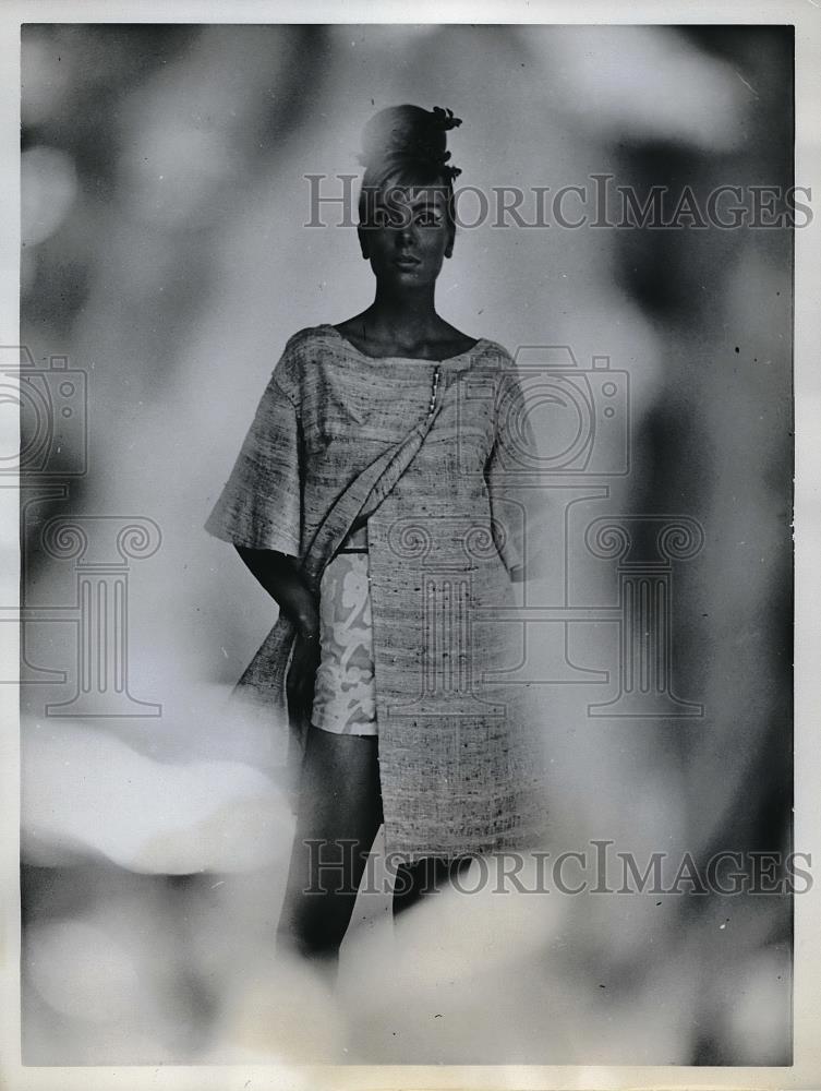 1962 Press Photo model wearing beach coverup by designer Elizabeth Stewart Beck - Historic Images