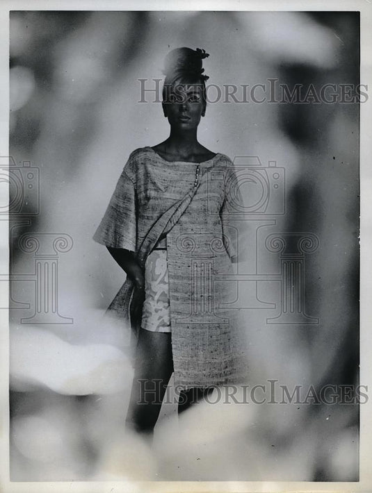 1962 Press Photo model wearing beach coverup by designer Elizabeth Stewart Beck - Historic Images