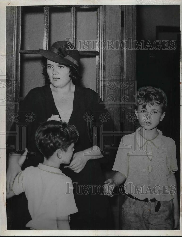 1936 Press Photo Mrs Harry Browe &amp; Children Edward &amp; Charles - neb20545 - Historic Images