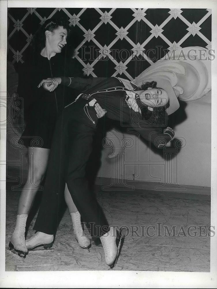 1943 Press Photo Billie Osburne, Eleanor Meister, Icecapades, Ice Skating - Historic Images