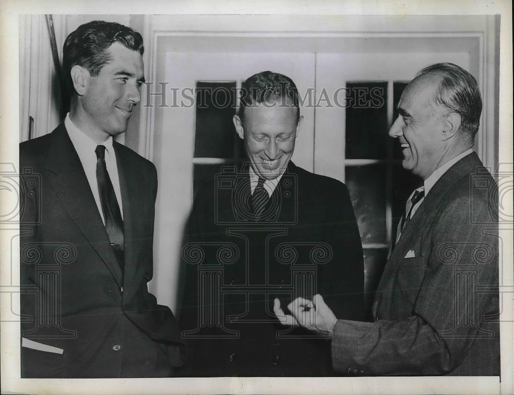 1947 Press Photo James Reynolds, Jr.,, Chairman Paul Herzog, John M. Houston - Historic Images