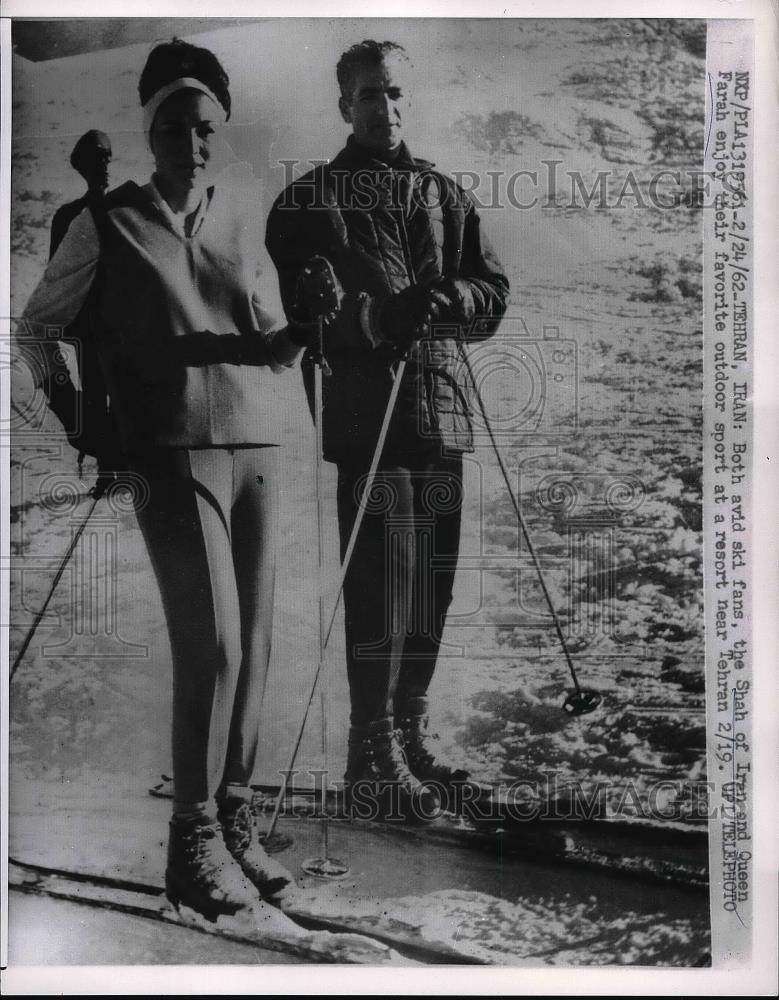 1962 Press Photo The Shah of Iran and Queen Farah skiing - neb19612 - Historic Images