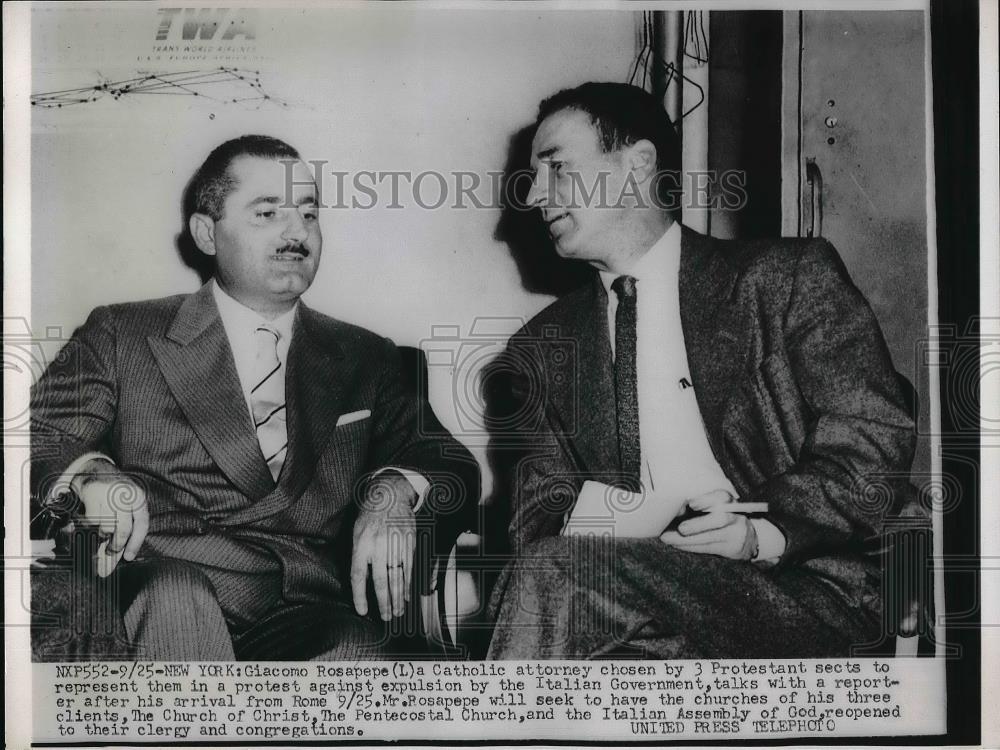 1952 Press Photo Protestant attorney talks to reporters - neb15203 - Historic Images