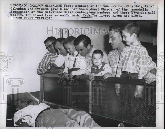 1957 Press Photo Kenneth Koch Gives Blood, Knight of Columbus, Hemophelia Found. - Historic Images