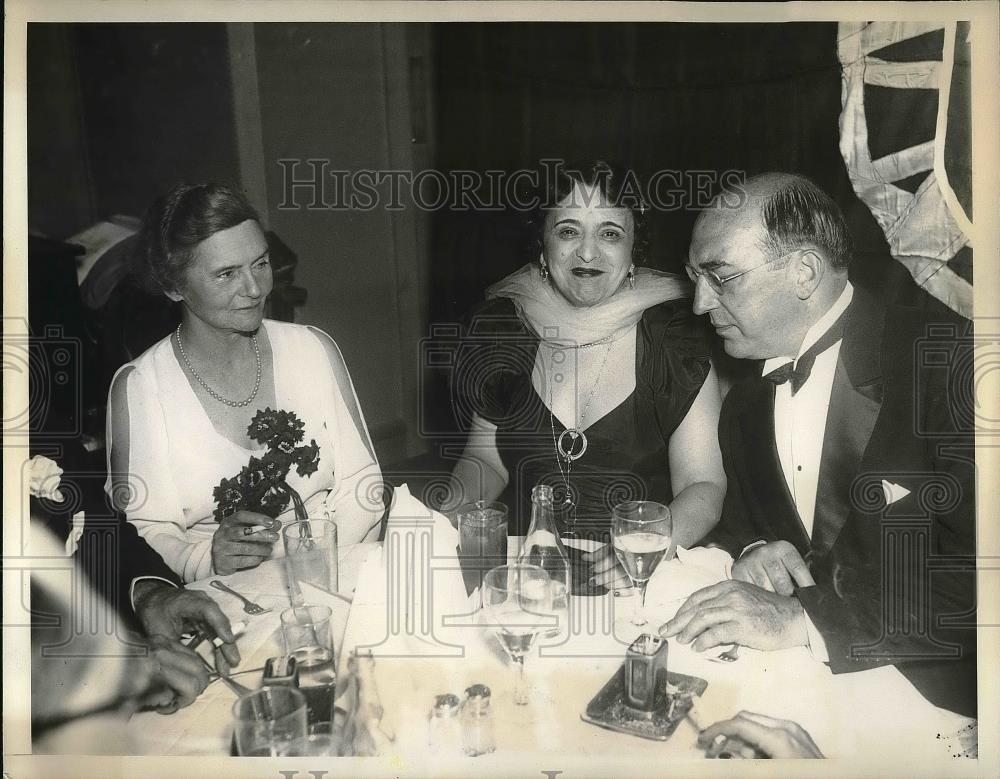 1935 Press Photo Mrs. Jacob Bills,Madame Joao De Bianchi With Dr. Sigmund Spaeth - Historic Images