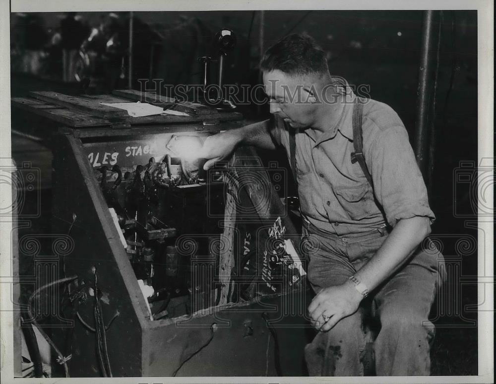 1935 Press Photo Jack Hunt, Electrician - Historic Images