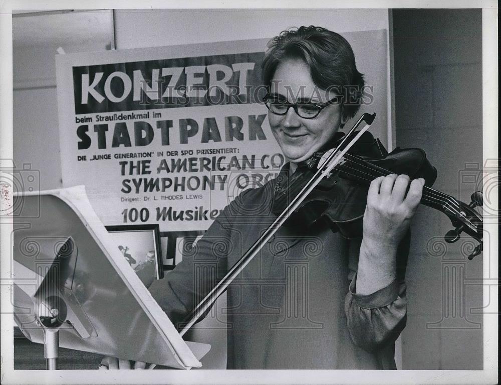 1969 Press Photo Ellen Kiser of KSU - Historic Images