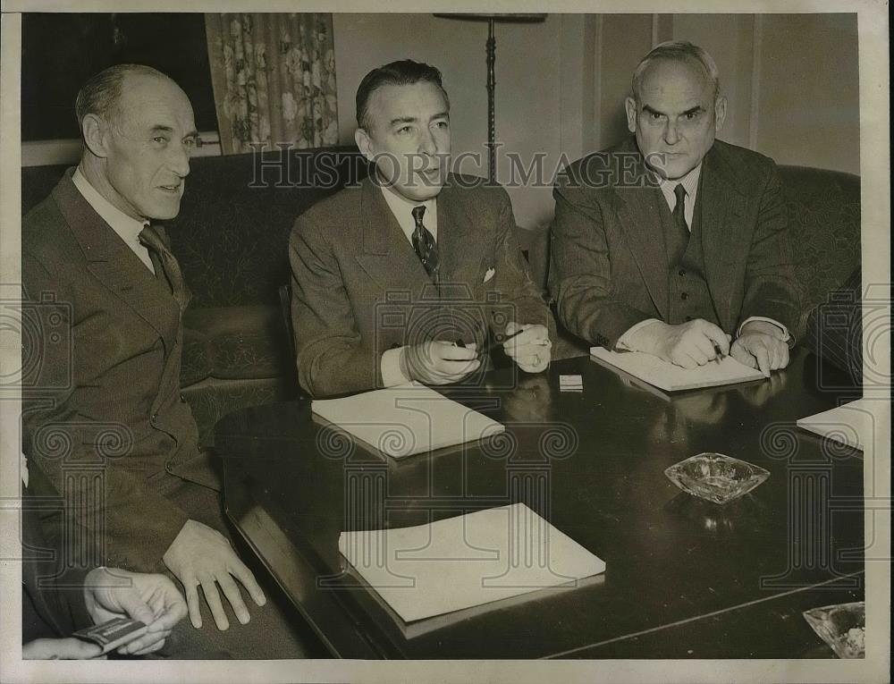 1944 Press Photo Lord Swint, Adolpg Berls and C.D.Howe at meeting - Historic Images