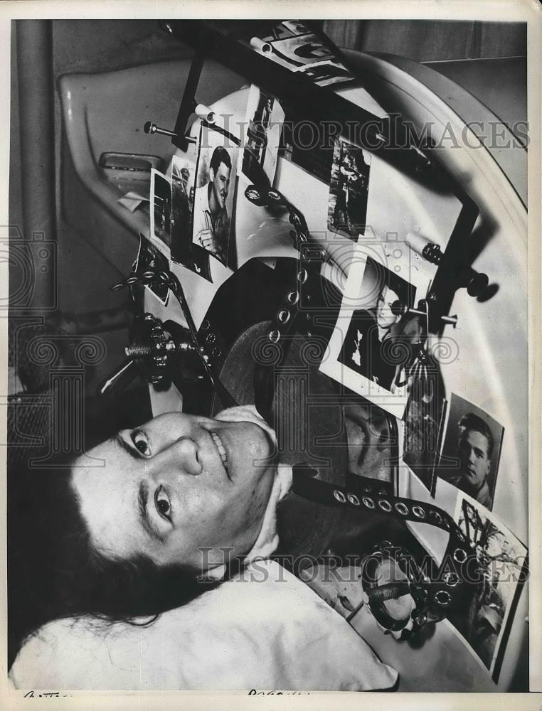 1945 Press Photo Helen Hagee in Iron Lung She is Paralyzed - Historic Images