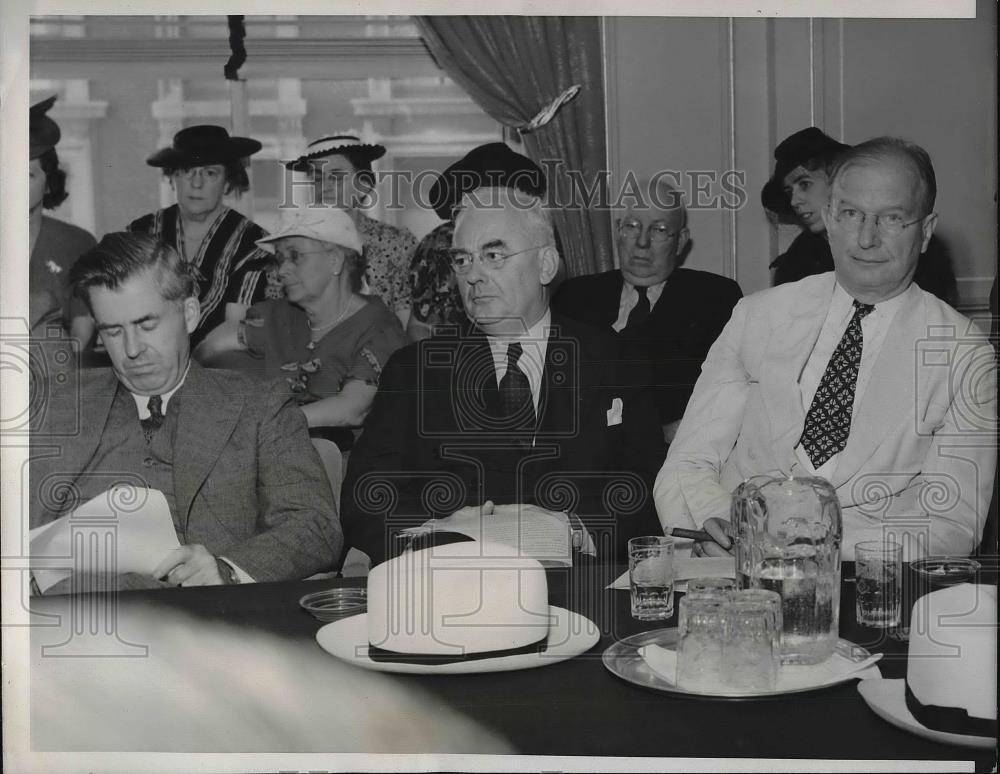 1940 Press Photo Secretary Of Agriculture Henry Wallace Meets - Historic Images