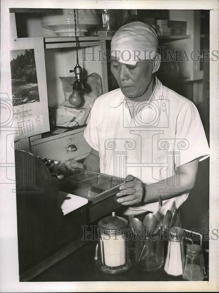 1946 Press Photo Joe Wong LA Restaurant Owner - Historic Images