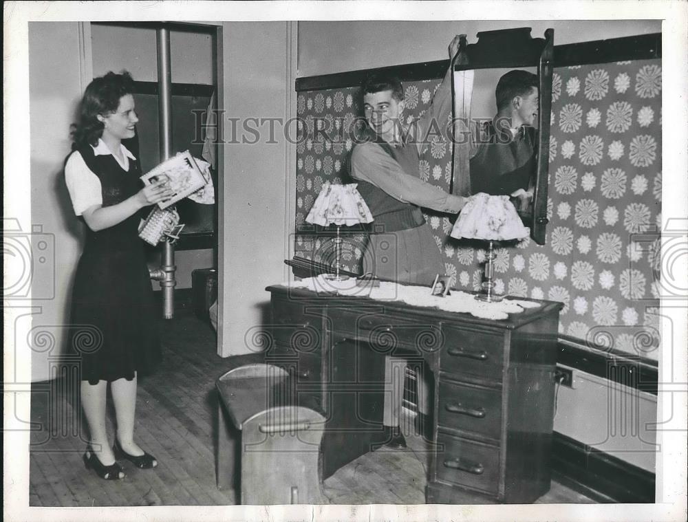 1946 Press Photo Mr &amp; Mrs Robert Lopez Move Into Newly Renovated - Historic Images