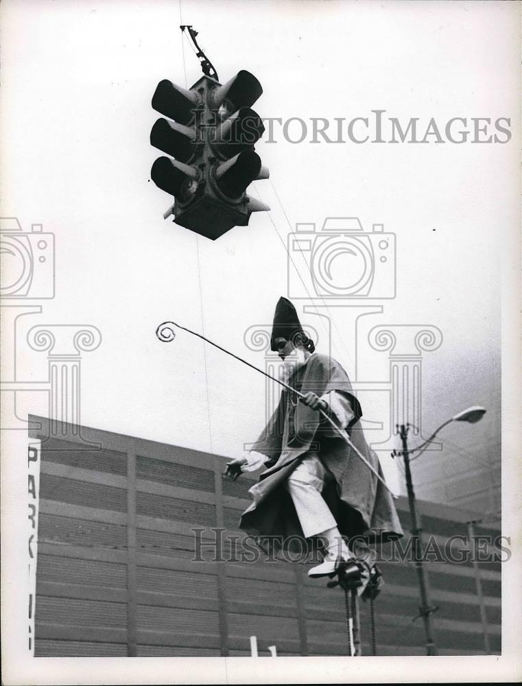 Press Photo Johnny Adams riding unicycle in St. Patrick's Day parade in Ohio - Historic Images