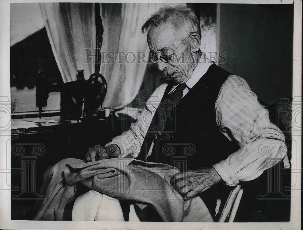 1948 Press Photo Prokop Geier Repairs his Coat - Historic Images