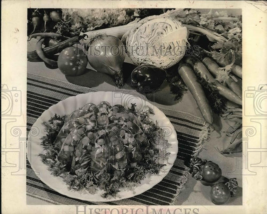 Press Photo Jellied Vegetable Salad On Display - Historic Images