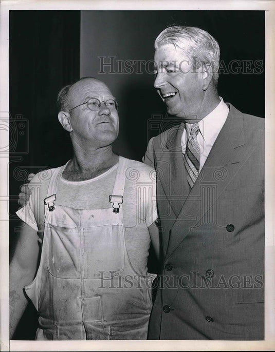 1954 Press Photo Maurice Throgmorton Capitol Painter Lt Gen Albert Wedemeyer - Historic Images