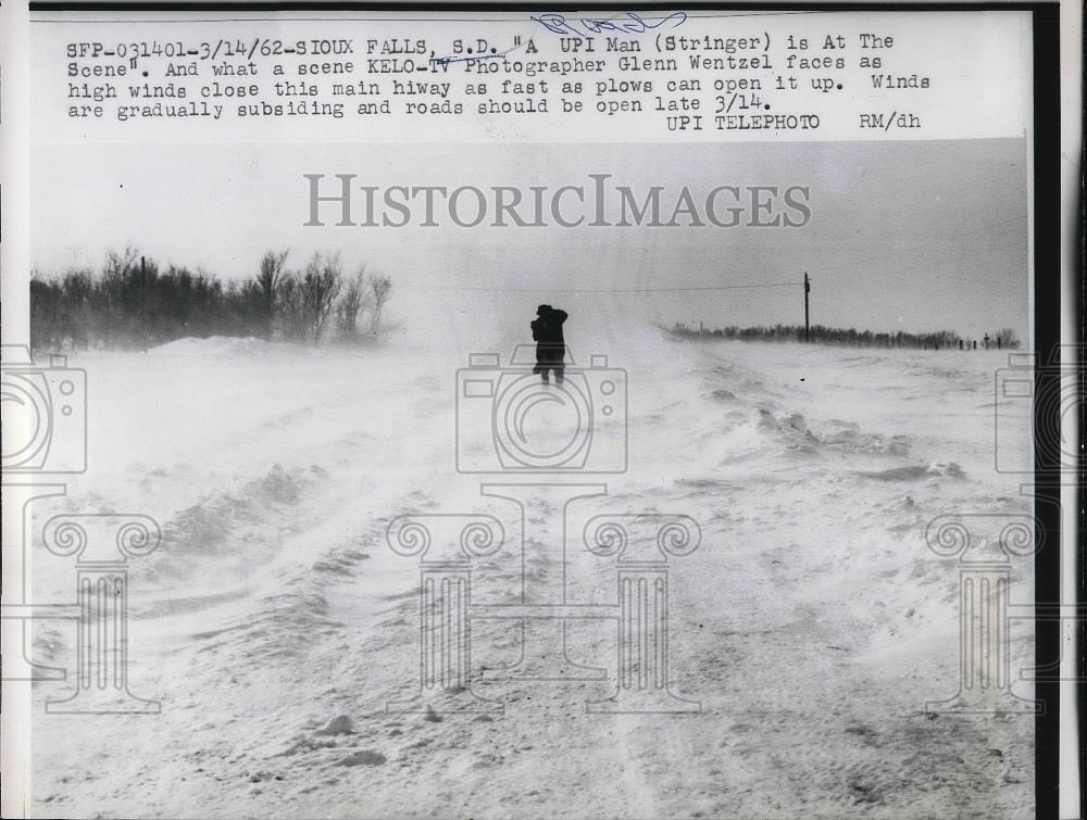 1962 Press Photo High Winds, Snow on Roads, Sioux Falls, South Dakota - Historic Images