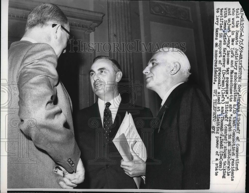 1959 Press Photo Connecticut Gov discusses taxes - Historic Images