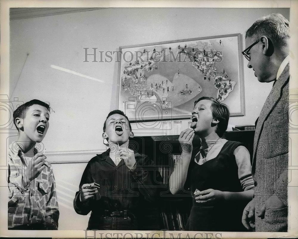 1959 Press Photo Students Study Fire Eating at SF Community Center - Historic Images