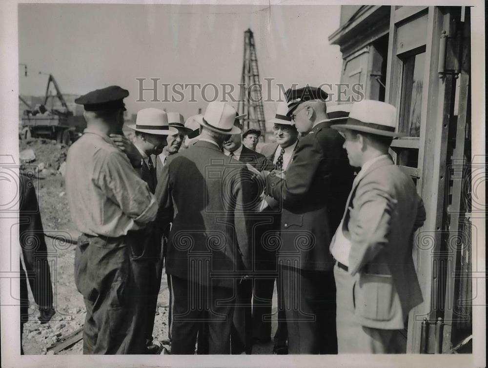 1936 Press Photo Deputy Chief Inspector Edward A. Bracken Stops Contractors - Historic Images