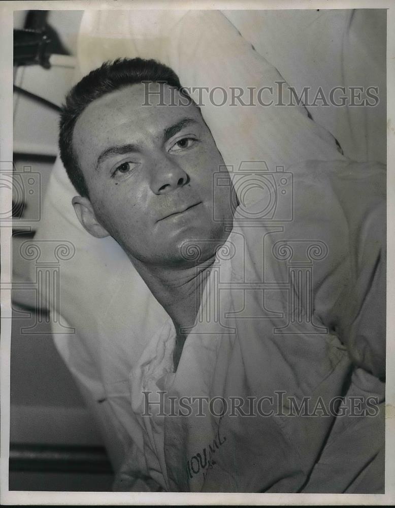 1955 Press Photo Patrolman Carl Stacey Injured on the Job - Historic Images