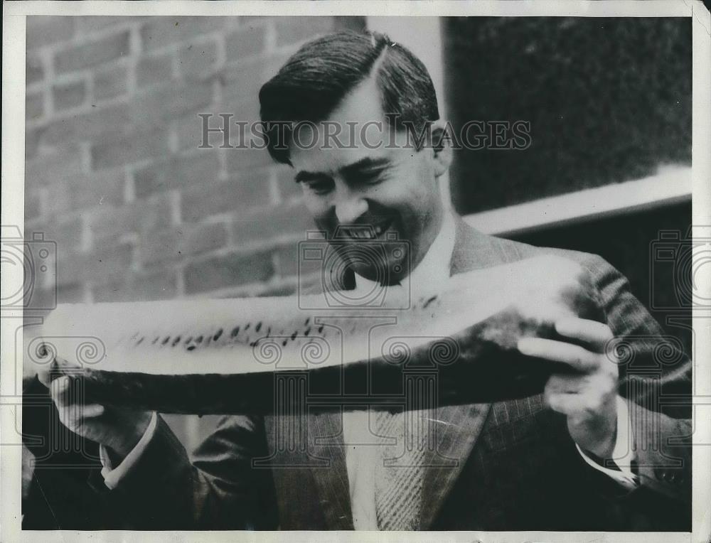 1934 Press Photo Secretary of Agriculture Wallace Eats Watermelon - Historic Images